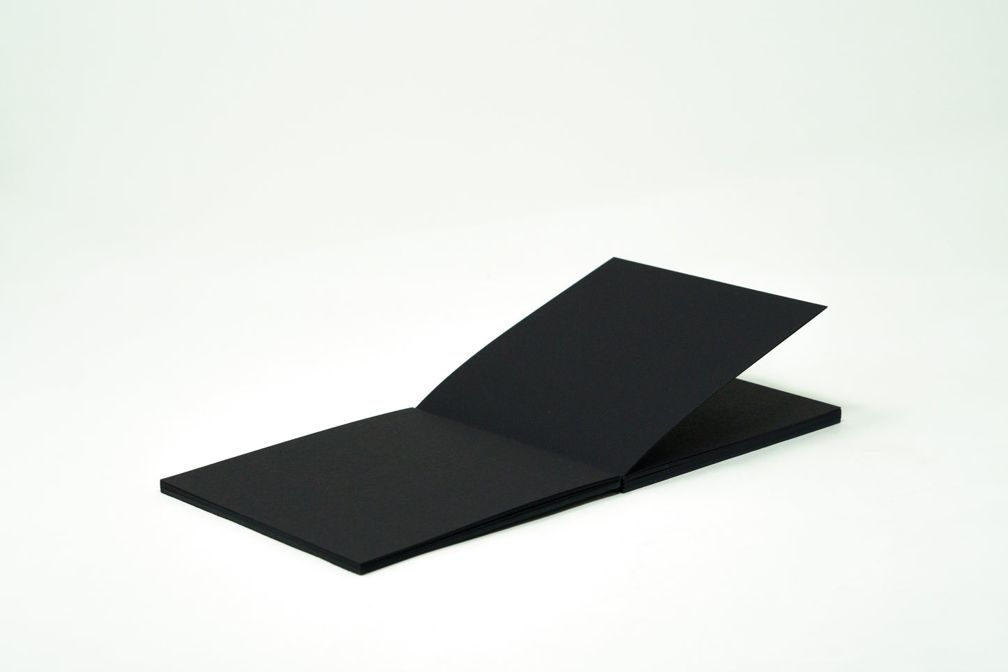 Skizzenblock Authentic schwarzes Papier 170 g/qm, 32 Blatt - 9 x 9 cm