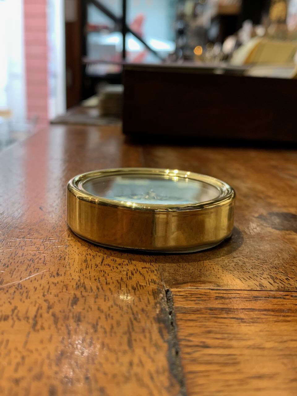 Kompass mit 3D Relief 6cm Durchmesser zur Dekoration