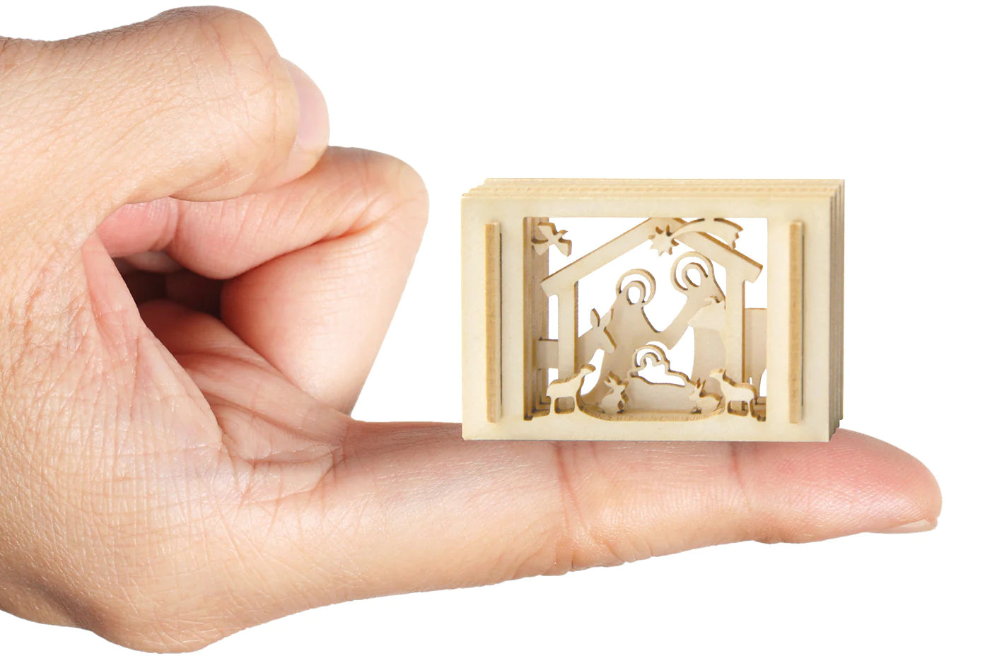 Weihnachtliche Krippe in 3D so klein, dass es auf dem Finger balanciert werden kann