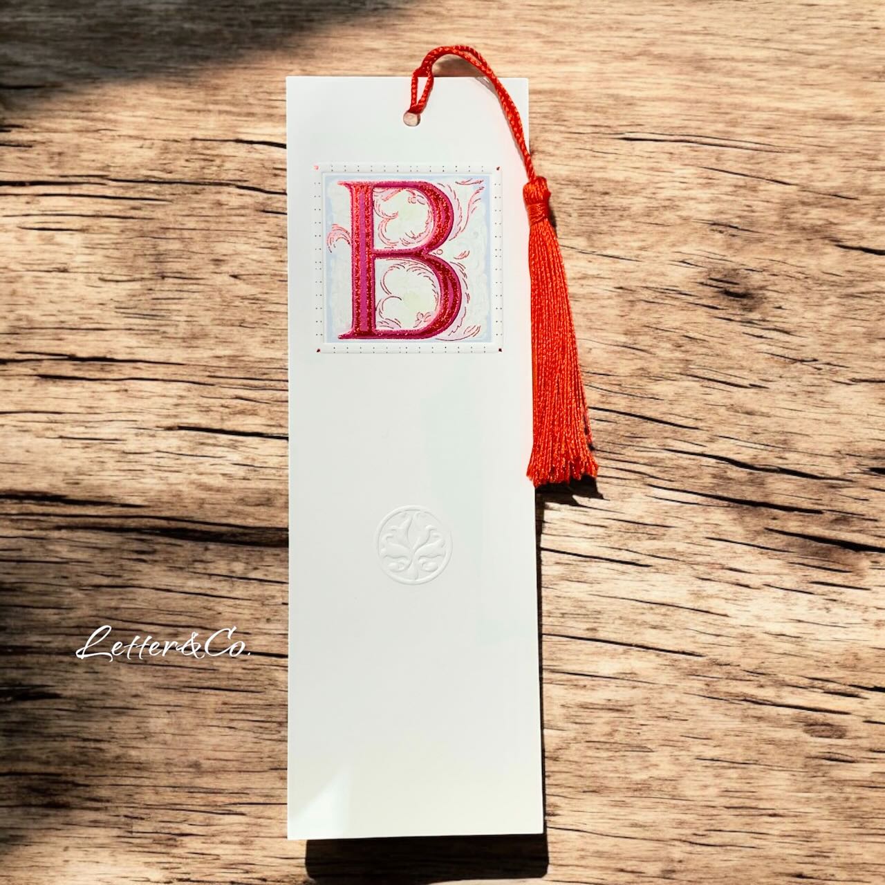 Lesezeichen Bookmark Monogramm B und Quaste in rot