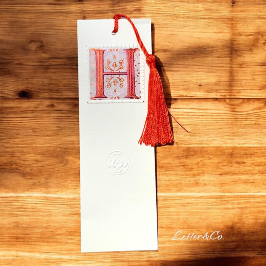 Lesezeichen Bookmark Monogramm H und Quaste in rot