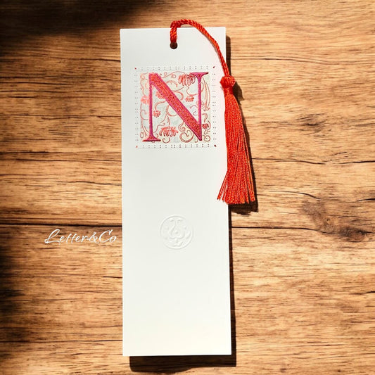 Lesezeichen Bookmark Monogramm N und Quaste in rot