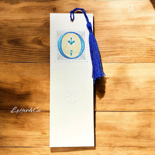 Lesezeichen Bookmark Monogramm O und Quaste in blau