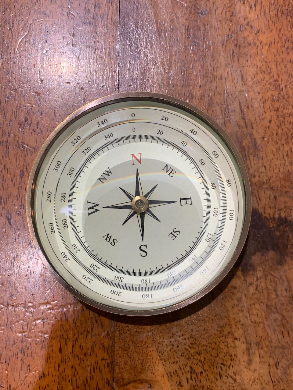 Kompass im Domglas 8cm Durchmesser zur Dekoration